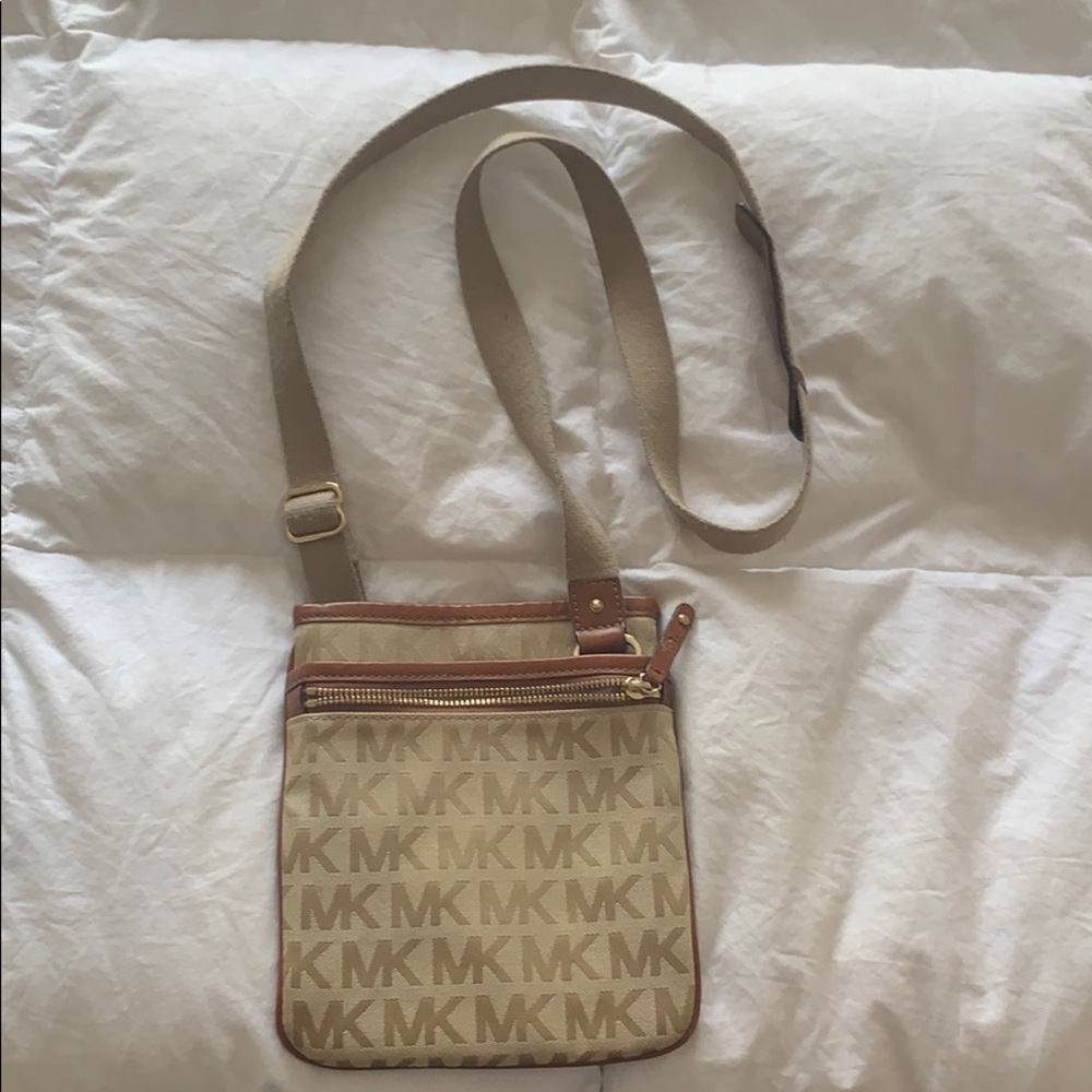 Excellent condition Michael Kors crossbody bag